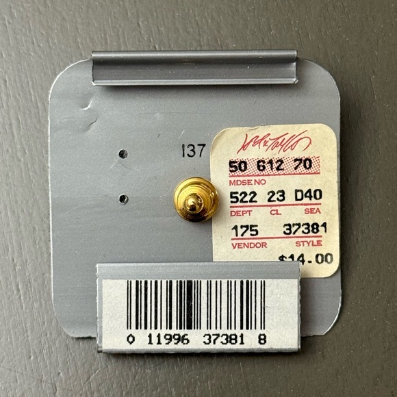 Vintage 1928 Gold and Crystal Flower Brooch - Picture 4 of 4